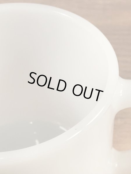 Showbiz Pizzaのアドバタイジングキャラクター“Mitzi”のヴィンテージファイヤーキングマグ