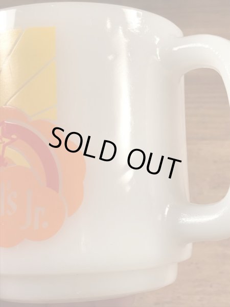 グラスベイク社製のCarl's Jr.のミルクガラス製ヴィンテージマグ