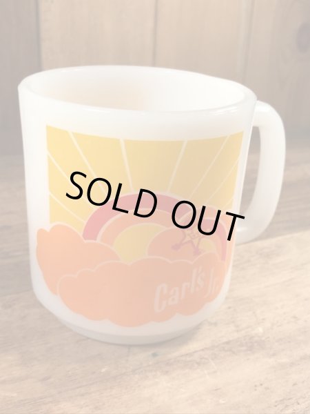 グラスベイク社製のカールスジュニアのミルクガラス製ビンテージマグカップ