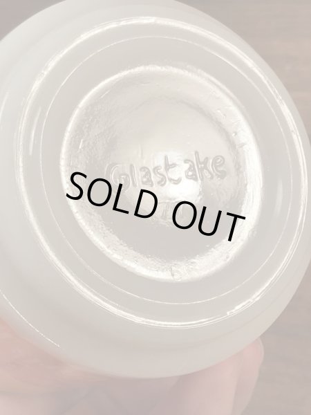 グラスベイク社製のカールスジュニアのミルクガラス製ビンテージマグカップ