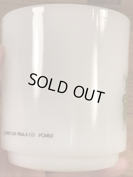 Glasbake社製の“Work Bugs Me!!”のミルクガラス製ヴィンテージマグ