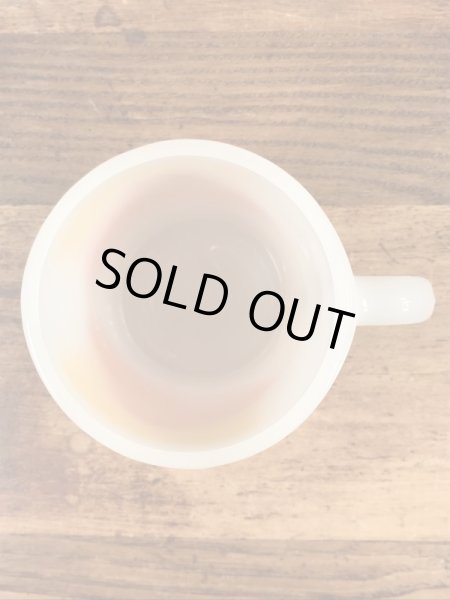 グラスベイク社製のカールスジュニアのミルクガラス製ビンテージマグカップ