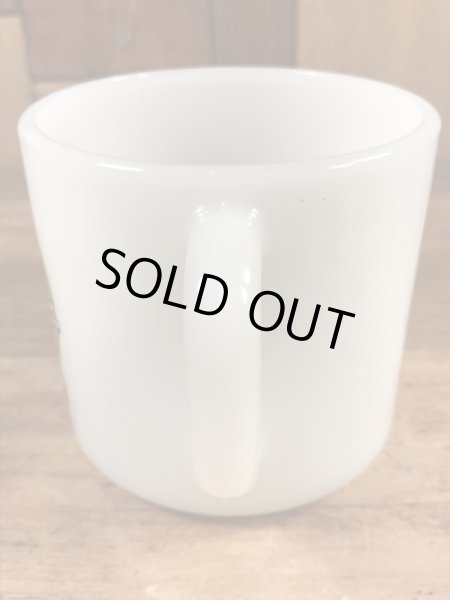 Showbiz Pizzaのアドバタイジングキャラクター“Mitzi”のヴィンテージファイヤーキングマグ