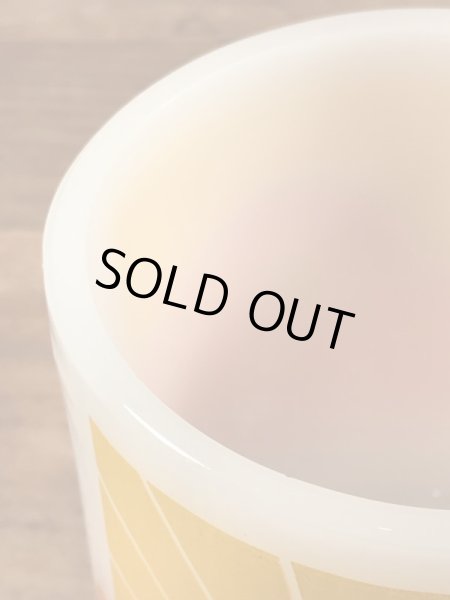 グラスベイク社製のカールスジュニアのミルクガラス製ビンテージマグカップ