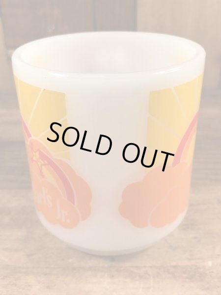 グラスベイク社製のCarl's Jr.のミルクガラス製ヴィンテージマグ