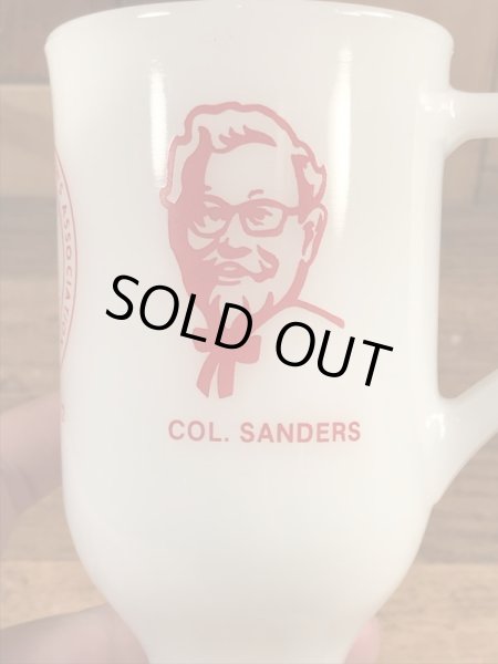 フェデラル社製のカーネルサンダースのミルクガラス製ビンテージマグカップ