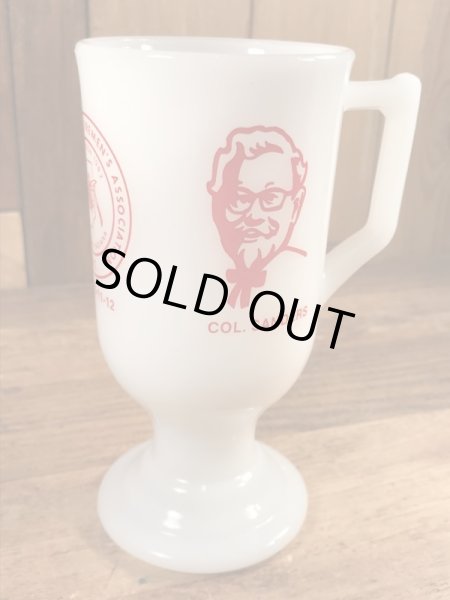 フェデラル社製のカーネルサンダースのミルクガラス製ビンテージマグカップ