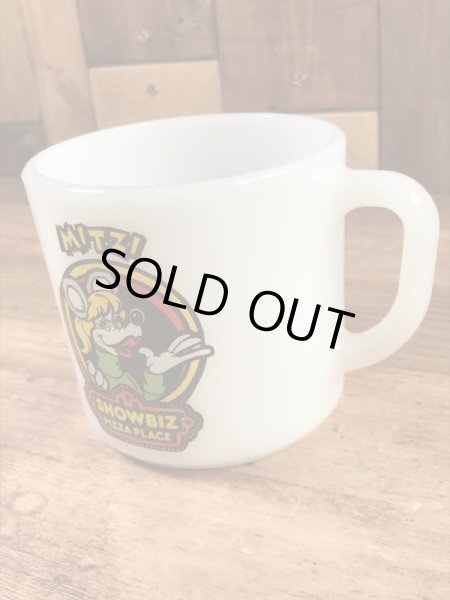 Showbiz Pizzaのアドバタイジングキャラクター“Mitzi”のヴィンテージファイヤーキングマグ