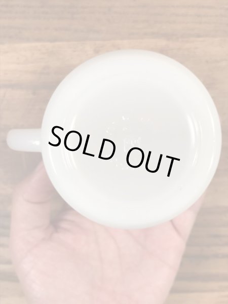 Showbiz Pizzaのアドバタイジングキャラクター“Mitzi”のヴィンテージファイヤーキングマグ