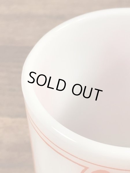 グラスベイク社製のアービーズのミルクガラス製ビンテージマグカップ