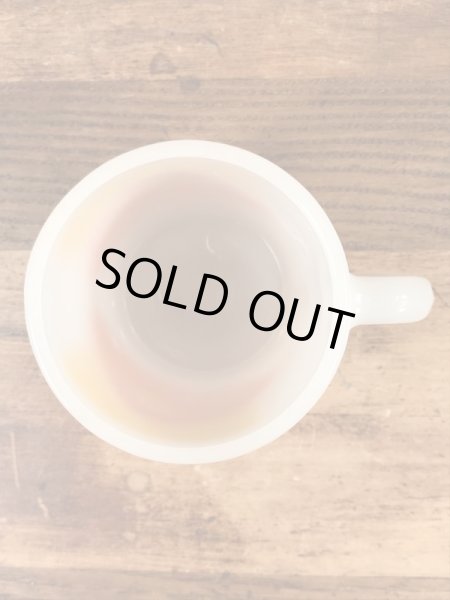 グラスベイク社製のカールスジュニアのミルクガラス製ビンテージマグカップ