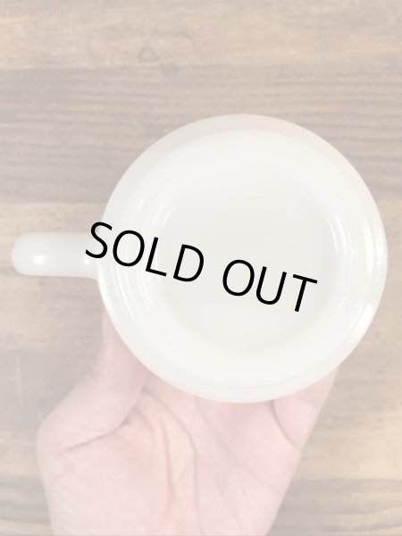 Glasbake社製のCarl's Jr.のミルクガラス製ヴィンテージマグ