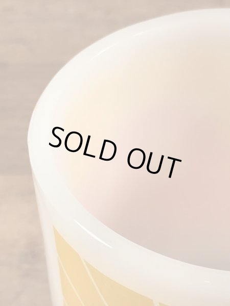 Glasbake社製のCarl's Jr.のミルクガラス製ヴィンテージマグ