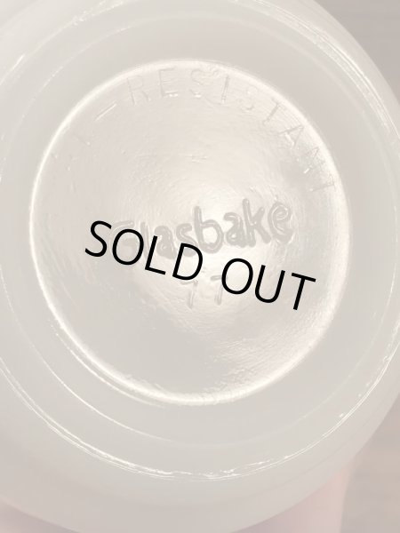 グラスベイク社製のCarl's Jr.のミルクガラス製ヴィンテージマグ