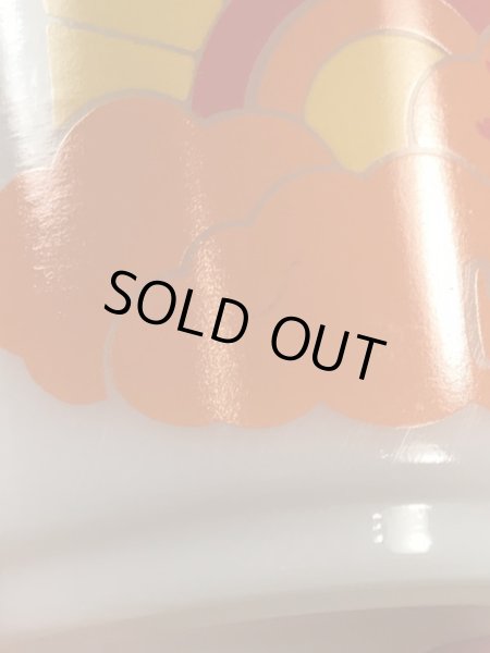 グラスベイク社製のカールスジュニアのミルクガラス製ビンテージマグカップ