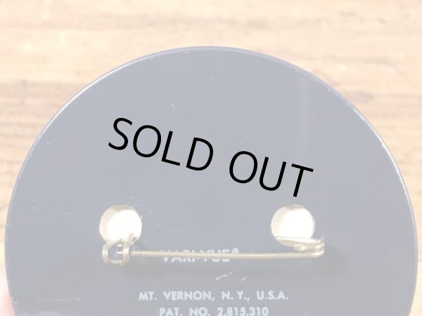 企業キャラクターのウッジーオウルの60〜70年代ビンテージレンチキュラー缶バッジ