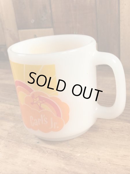 Glasbake社製のCarl's Jr.のミルクガラス製ヴィンテージマグ