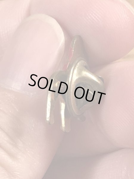 アドバタイジングキャラクターのマックトラックの70年代ビンテージピンバッジ