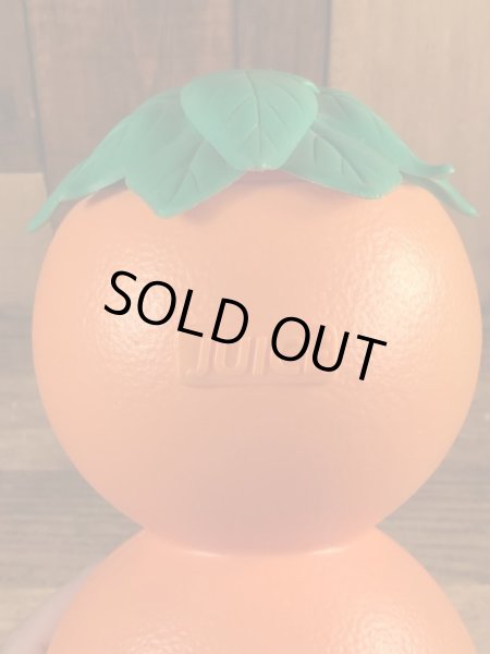 葉っぱの部分がフタになっているオレンジの60年代ビンテージジュースジャグ