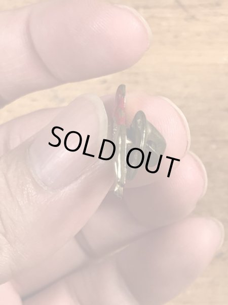 アドバタイジングキャラクターのマックトラックの70年代ビンテージピンバッジ