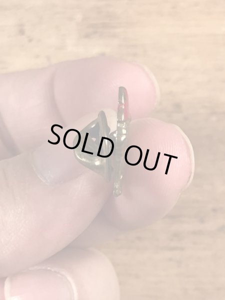 アドバタイジングキャラクターのマックトラックの70年代ビンテージピンバッジ