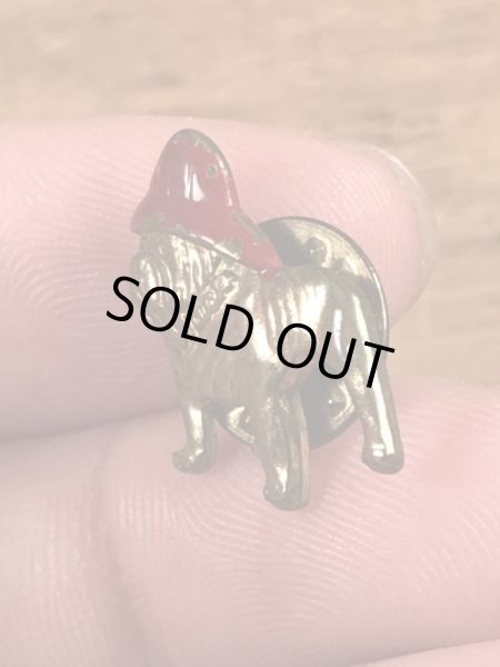 アドバタイジングキャラクターのマックトラックの70年代ビンテージピンバッジ