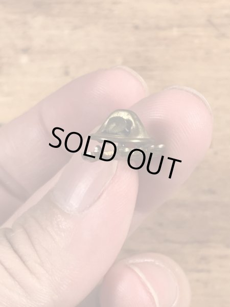 マックトラックのブルドッグの70’sヴィンテージピンズ