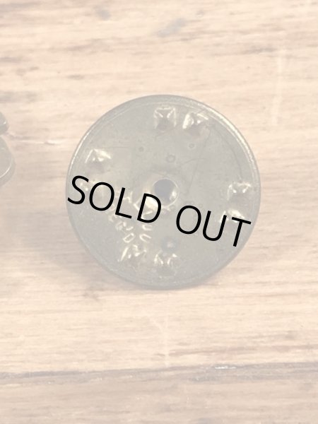 マックトラックのブルドッグの70’sヴィンテージピンズ