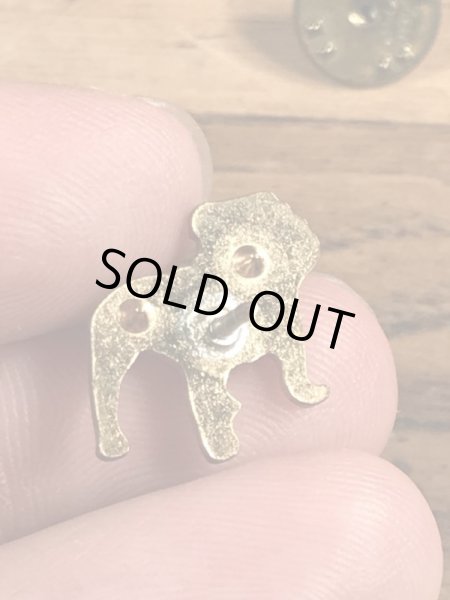 企業キャラクターのマックトラックの70年代ビンテージピンバッジ