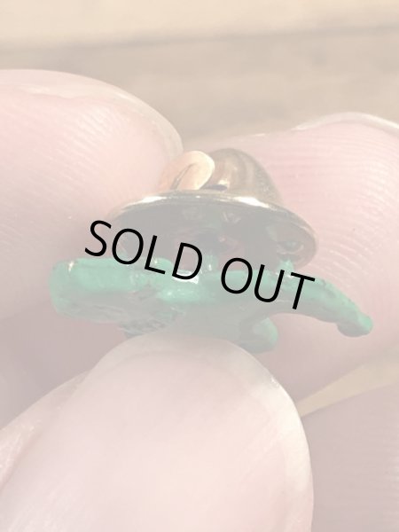 アドバタイジングキャラクターのマックトラックの70年代ビンテージピンバッジ