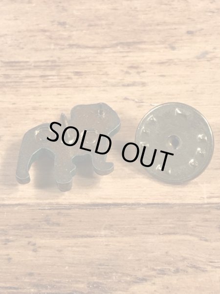 マックトラックのブルドッグの70年代ビンテージピンバッジ