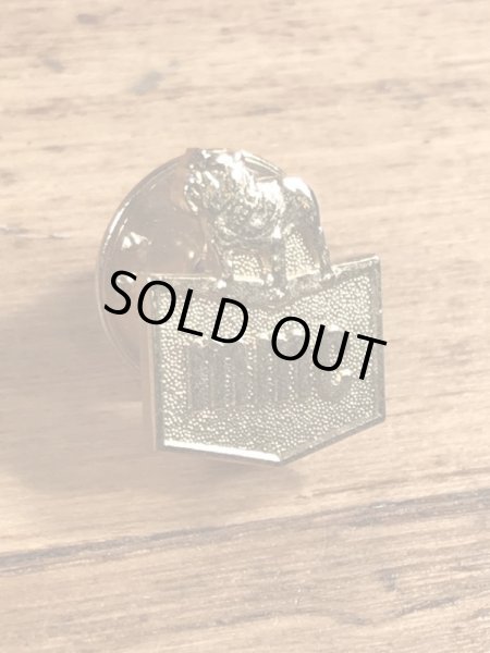 マックトラックのブルドッグの70年代ビンテージピンバッジ