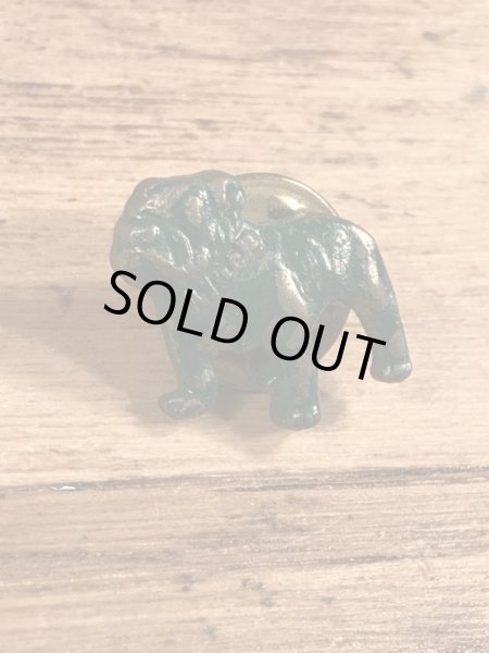 マックトラックのブルドッグの70年代ビンテージピンバッジ