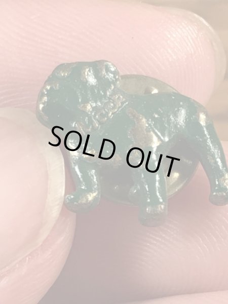 企業キャラクターのマックトラックの70年代ビンテージピンバッジ