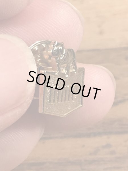 マックトラックのブルドッグの70年代ビンテージピンバッジ