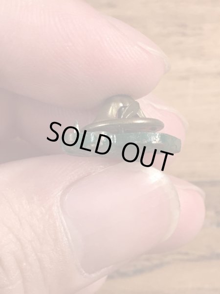 アドバタイジングキャラクターのMack Truckの70’sヴィンテージピンズ