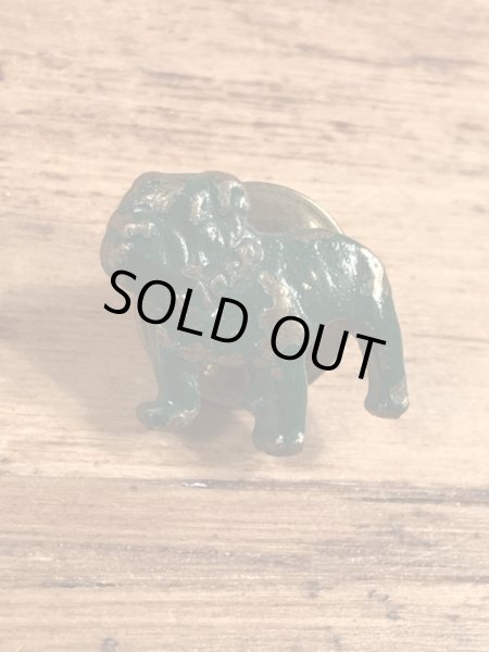 企業キャラクターのマックトラックの70年代ビンテージピンバッジ