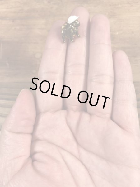 マックトラックのブルドッグの70’sヴィンテージピンズ