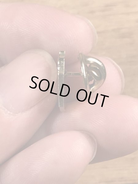 マックトラックのブルドッグの70年代ビンテージピンバッジ