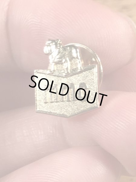 マックトラックのブルドッグの70年代ビンテージピンバッジ