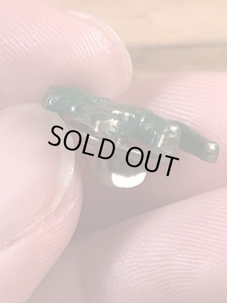 企業キャラクターのマックトラックの70年代ビンテージピンバッジ