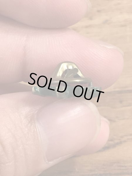 企業キャラクターのMack Truckの70’sヴィンテージピンズ