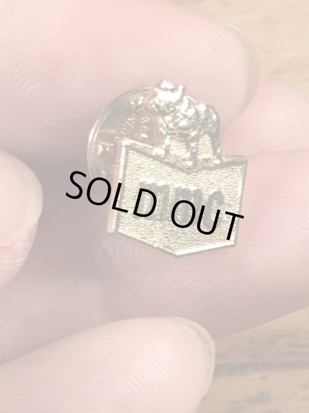 企業キャラクターのMack Truckの70’sヴィンテージピンズ