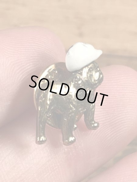 企業キャラクターのマックトラックの70年代ビンテージピンバッジ