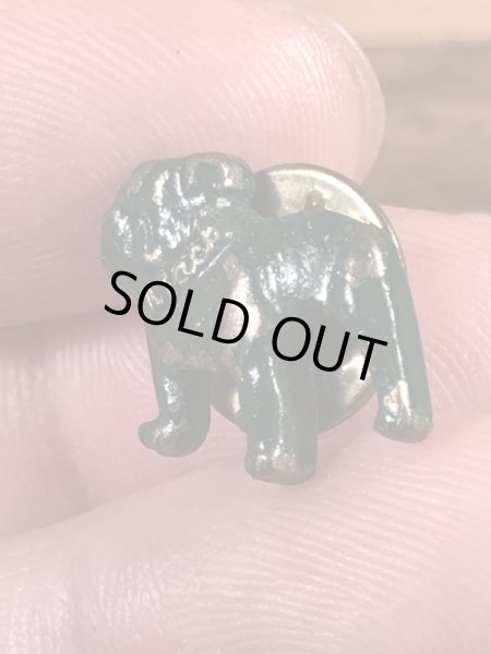 企業キャラクターのマックトラックの70年代ビンテージピンバッジ