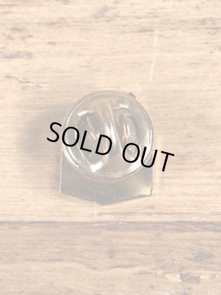 企業キャラクターのMack Truckの70’sヴィンテージピンズ