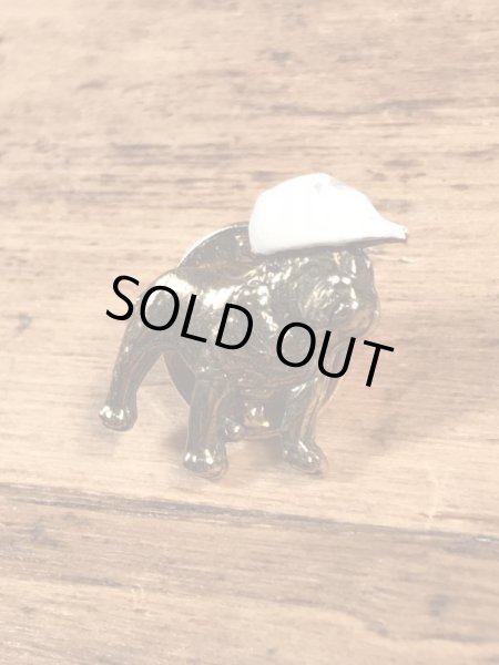 マックトラックのブルドッグの70’sヴィンテージピンズ