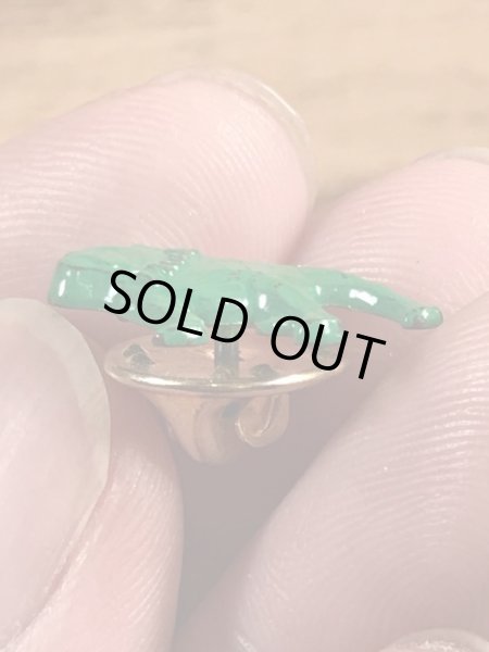 アドバタイジングキャラクターのマックトラックの70年代ビンテージピンバッジ