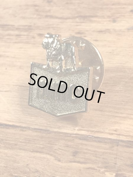 企業キャラクターのMack Truckの70’sヴィンテージピンズ