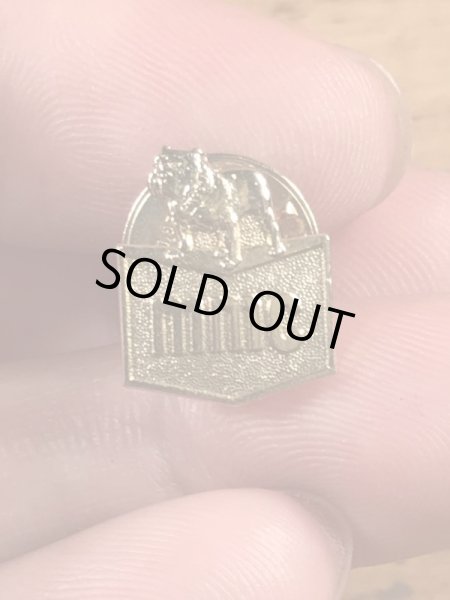 企業キャラクターのMack Truckの70’sヴィンテージピンズ